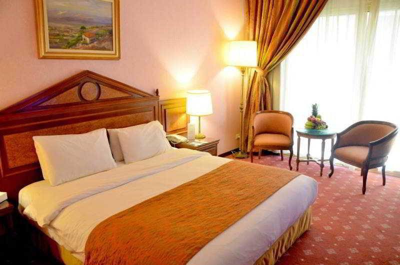 Serenada Golden Palace - Boutique Hotel Beirut Exterior photo
